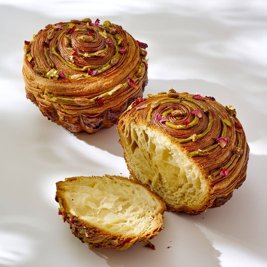 Laminated brioche with pistachio and rose